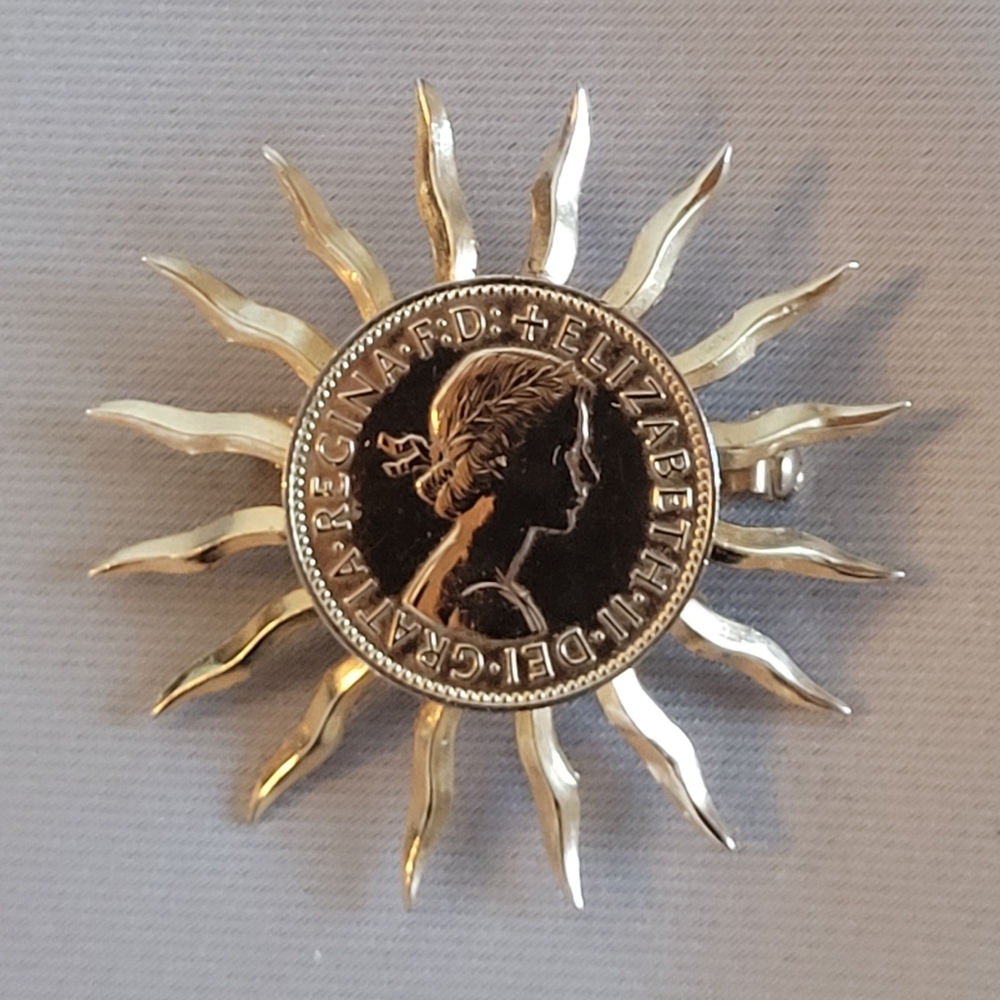 Vintage | Queen Elizabeth II | 1960’s | Brooch | Commemorative